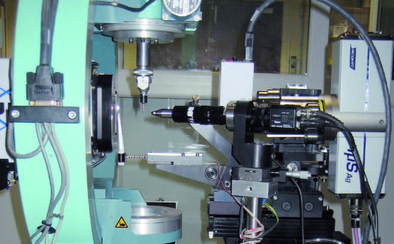 Huber goniometer with APEX II detector in Newcastle, UK